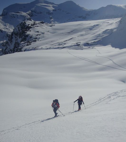 Turtmann glacier : Le passage de Gassi est à gauche, on a fait le tour du rognon rocheux ADERFLUE monté sur le glacier du Bruggerhorn à 3000 descendu à 2800 sur le glacier du Turmann. Tout ça pour 300m à vol d'oiseau!