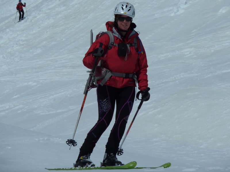 une skieuse : juju et son collant à paillettes