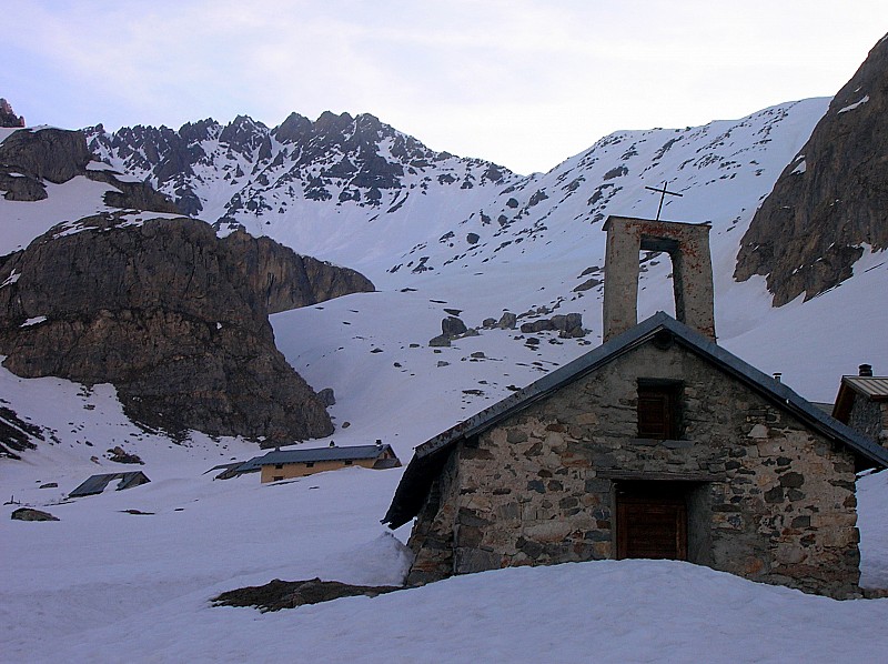 l'alpe du lauzet : la chapelle à la montée
