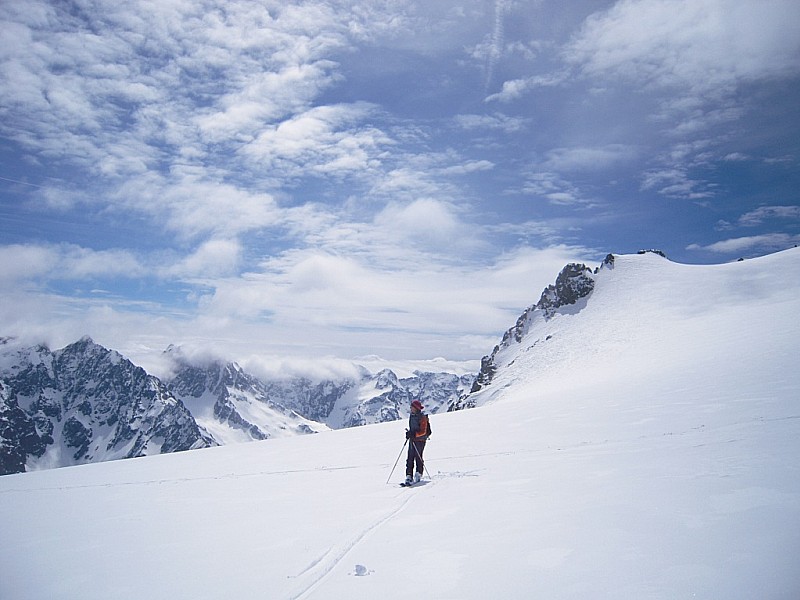 debut de la descente : neige bien skiable sur le glacier