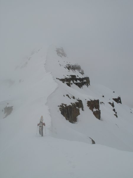 séance crampons pour l'Etoile : à la descente nous skierons cette petite arête et descente face nord à ce niveau.
