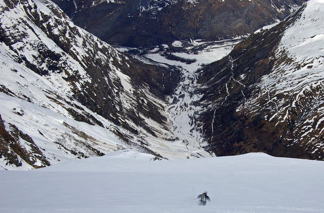 Jib va ouvrir sa voile : Le glacier de Charbonnel... une grande tentation pour se mettre au ski parapente!