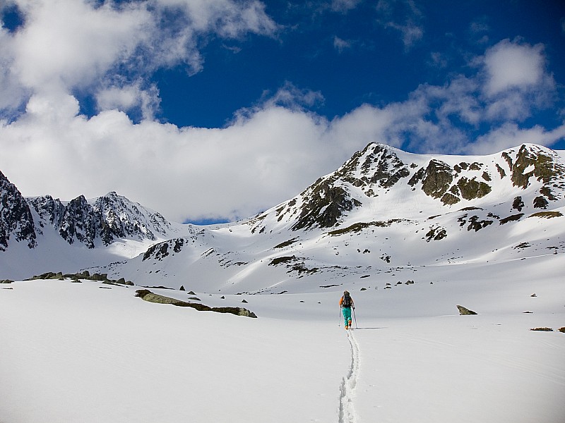 Remontée du vallon : en direction du pic de la Mine