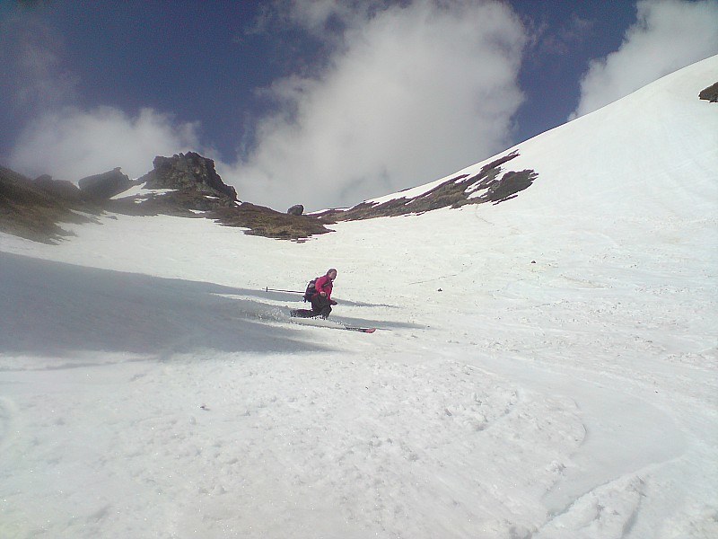 Emilie dans ses oeuvres : 5/6ans de ski...et voilà un beau geste de télémark dans du 35/40°