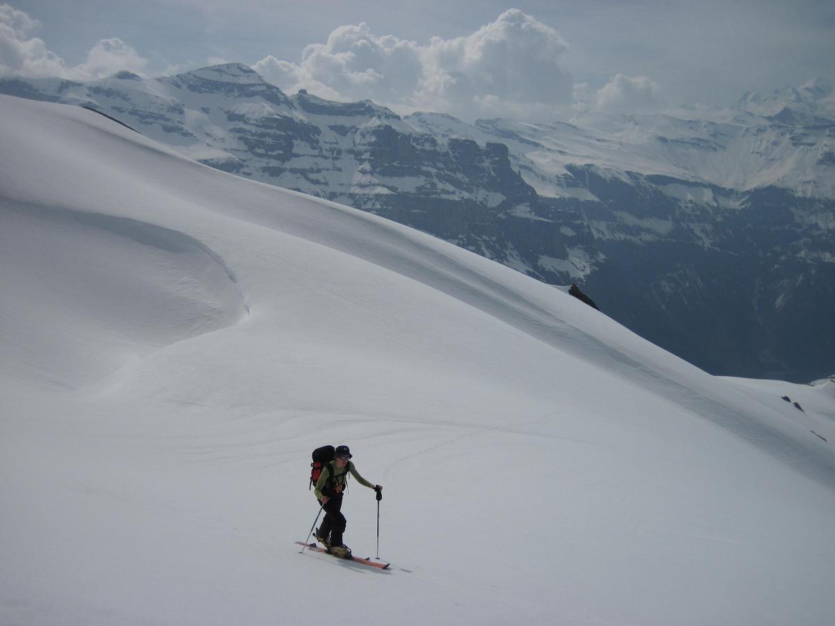 Sous le sommet : Désert blanc, chaleur et lumière.