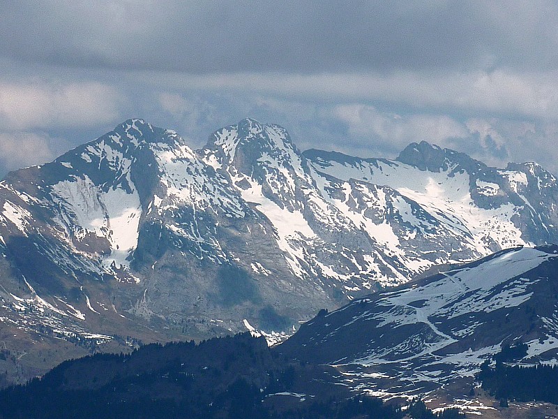 Jallouvre- Pointe Blanche : Vue du sommet. La Cuchat au Jallouvre et la face Sud de Pointe Blanche ne sont plus skiables!