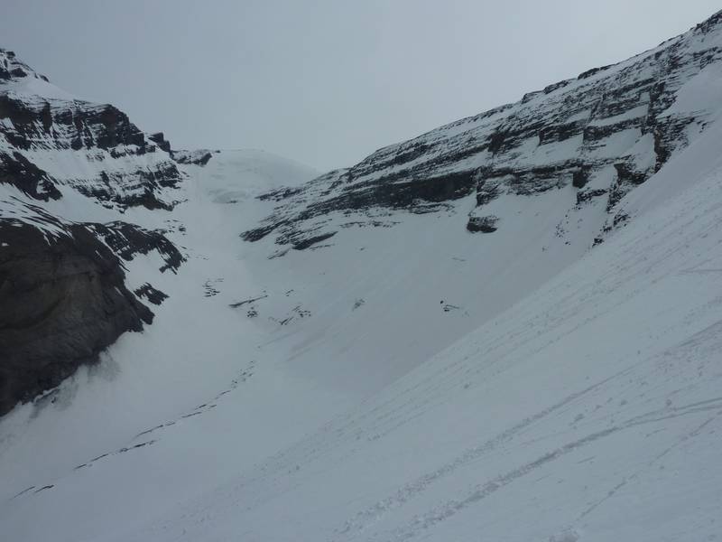 Le vallon sud/ouest: : Peu de neige en haut de la voie directe pour le sommet.