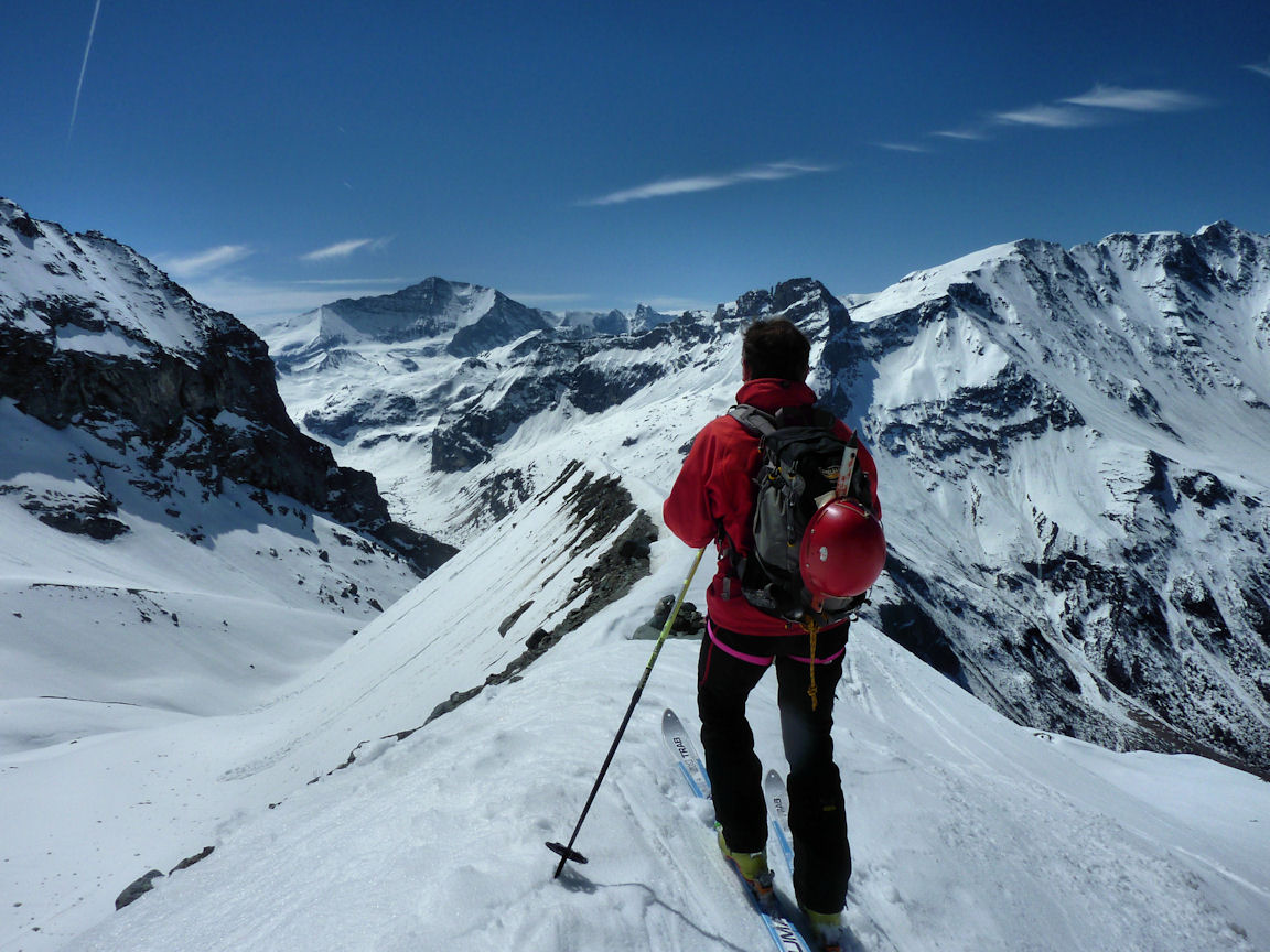 Sur la moraine : La descente sur glacier est terminée.