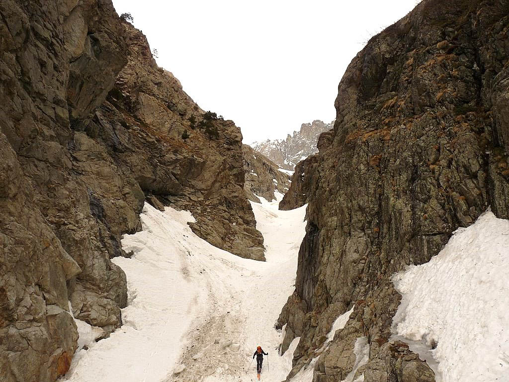 Un peu plus haut... : dans la gorge