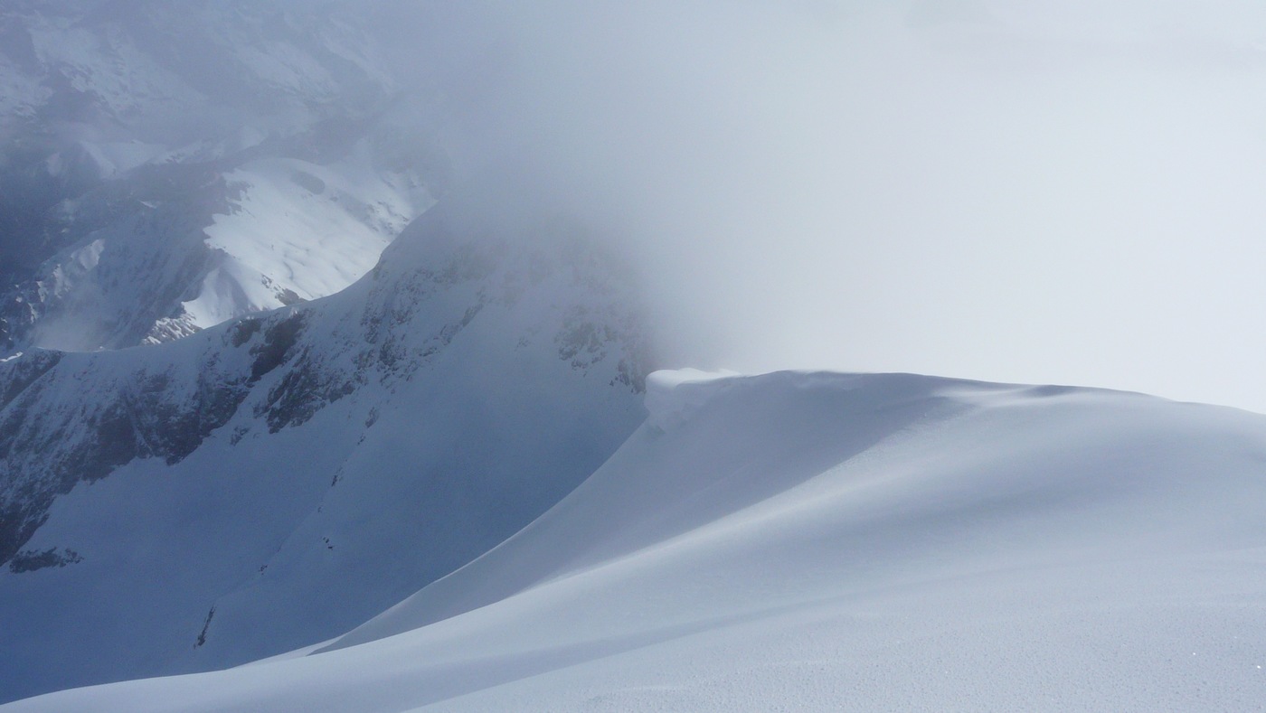 Brume sur : les Moutières et sortie du glacier de l'Aup