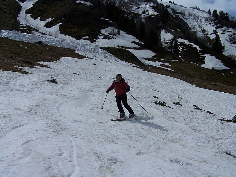 Coup de sabre du pinilet : Jérôme dans sur le dernier névé, la c'etait bon a skier!