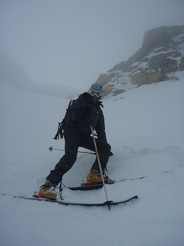 Mister Friz : Jour blanc... mais en voilà un qui passe une bonne journée en montagne quand même !   ;-)