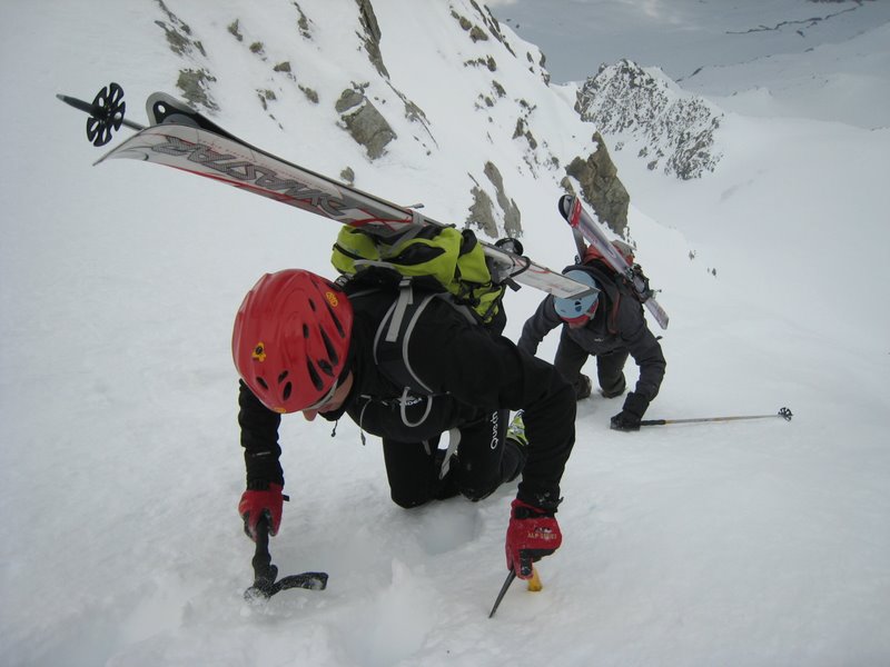 Couloir nord : Pendant que Pedro trace, derrière, ça papote