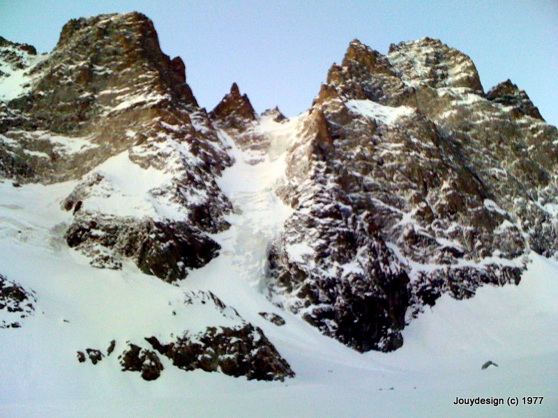 Les Cols du Pelvoux : Faudra attendre un peu, beaucoup de glace enbas et en haut...