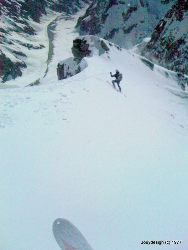Pic Coolidge SE : Eperons des éphémères ou bien arete de peuteurey? Et non! Plus platement le départ du Pic Coolidge, 1000m au dessus des glaciers environants.