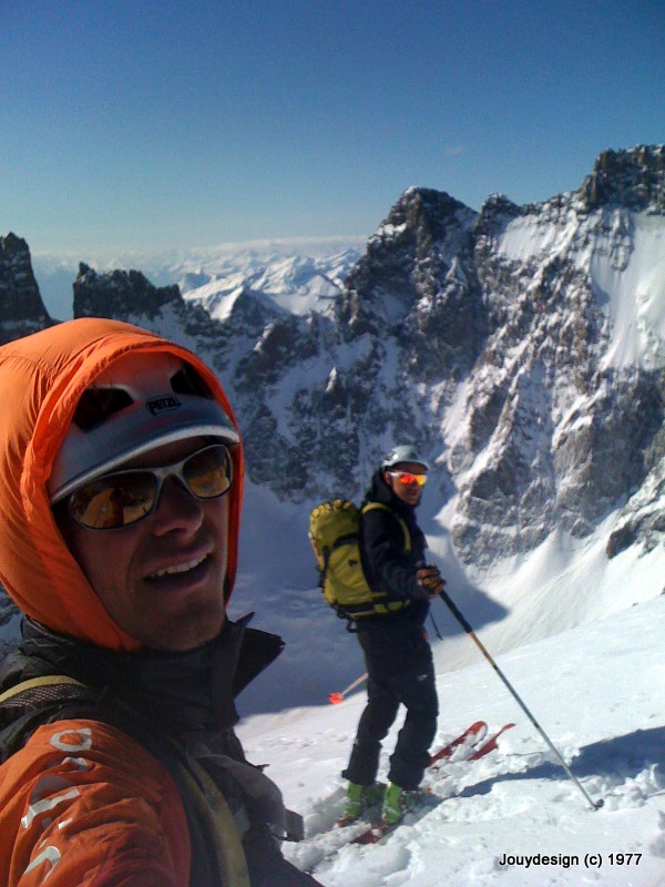 Pic Coolidge SE : Sur le dit "édifice sommital", sourire en coin en pensant à la mythique descente qui nous attend.