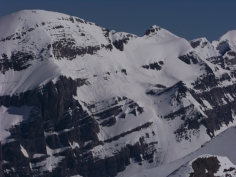 Tennerverge : Tenneverge vu du cheval blanc...et la grosse plaque qui est partie sous le sommet.