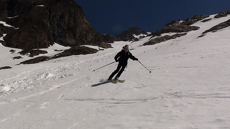 Henri : Bon ski dans le raidos sous le Glacier de Surette