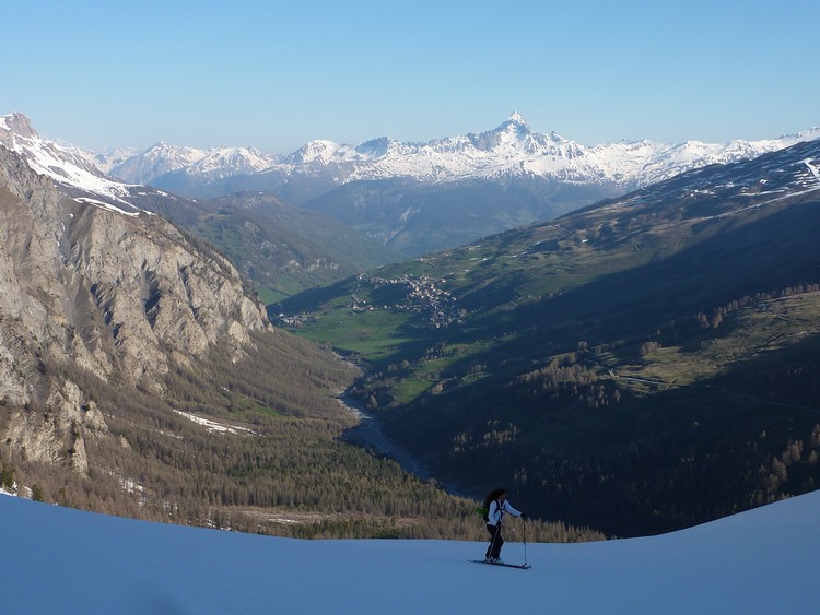 #1 Tête de Longet : Beaux contrastes de couleurs en remontant la combe NW du Longet. Tête de Longet : Beaux contrastes de couleurs en remontant la combe NW du Longet.