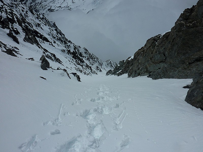 Mt Vélan couloir septentrional : Vue du sommet du couloir.A ce moment la, on pensait que l'on aurait droit a une descente de rêve mais on va vite déchanter