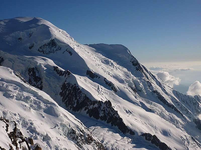 Mont Blanc : l'itinéraire de descente : vue partielle depuis les Cosmiques vendredi soir