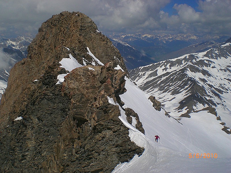 Rocca Rossa : L'arrivée au sommet sous le Pain de Sucre.