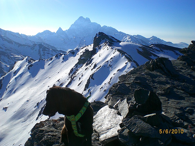 Caramantran : Sur fond de Viso.
Sous le Viso : le point 3033m