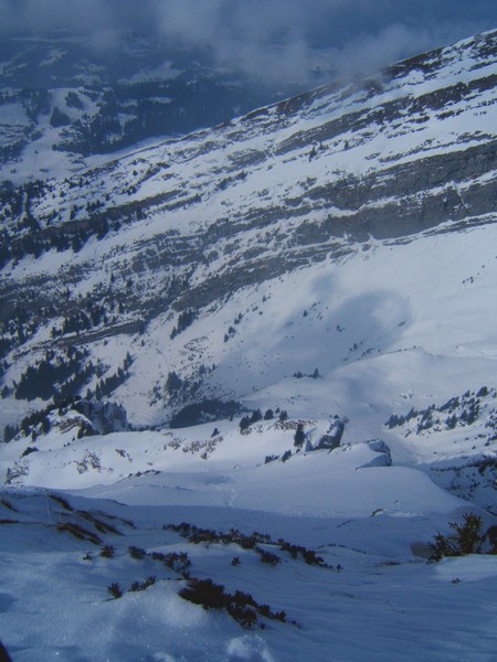 l'itinéraire depuis le haut : Depuis le sommet: 700m plus bas, la combe de la Blonnière.