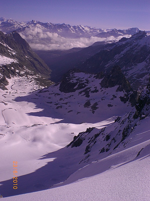 Sommeiller : Quelques nuages sur la Savoie. Le Grand Cordonnier et les Lacs Blancs et Noir.