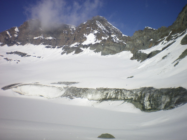au bout de la traversée : passage au-dessus du lac et du front glaciaire
