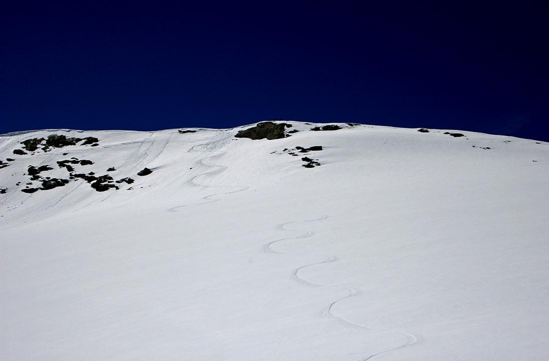 Grandes courbes sous le sommet : Grandes courbes, un virage en France, un virage en Italie... et pas de contrôles.
