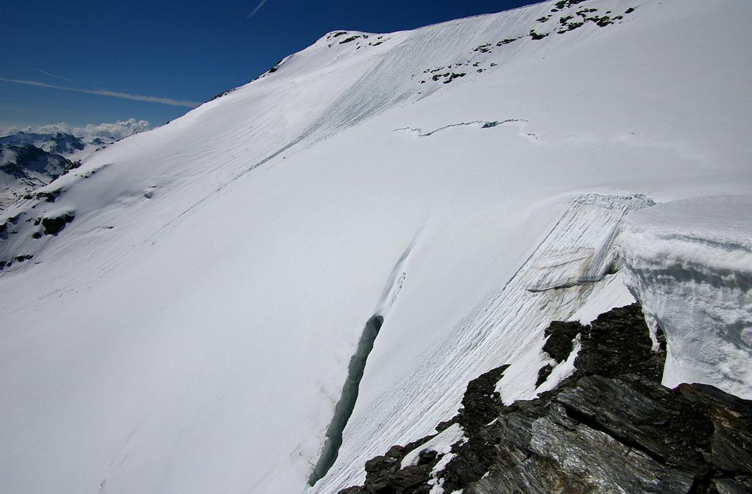 Pots de la face italienne : L'été arrive... et les crevasses s'ouvrent (assez largement).