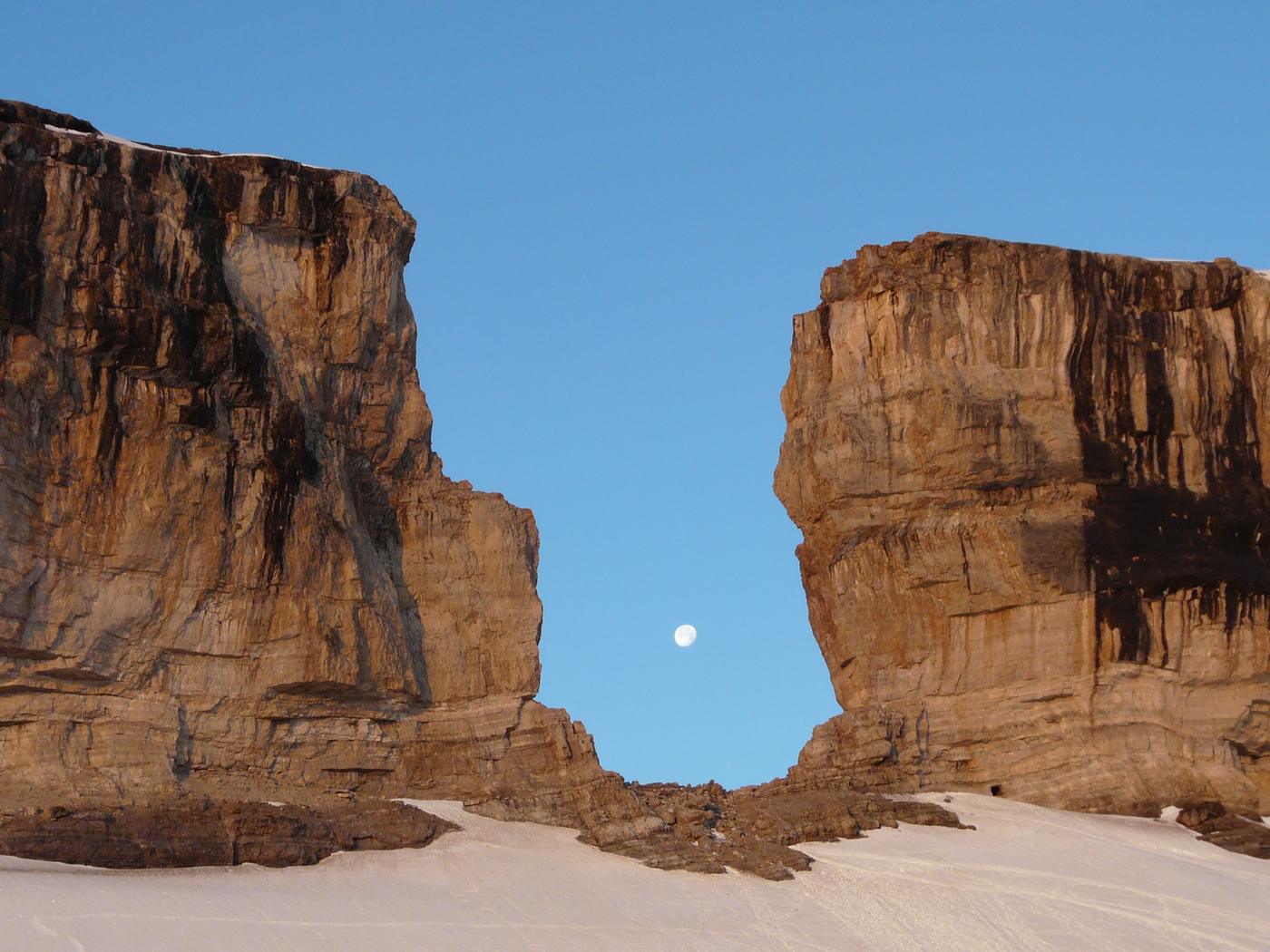 Passage : de la lune dans la brêche