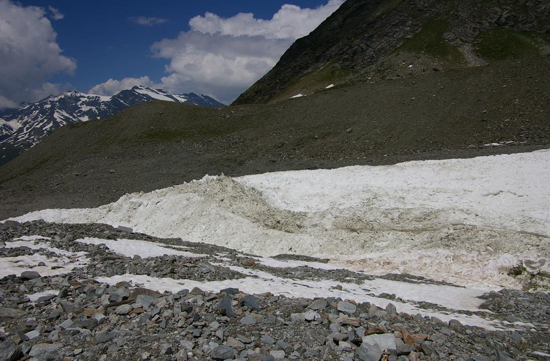 Avalanche : A 2650m... importance de l'avalanche descendue jusqu'en bas du vallon de l'Invergnau.
