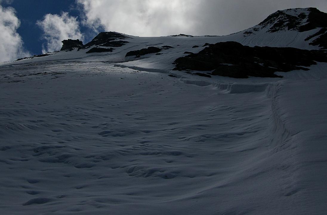 Face Nord de la Pointe Sud : La face NORD de la Pointe SUD de la Grande-Rousse de Valgrisenche... et le bassin de décrochage de l'avalanche.