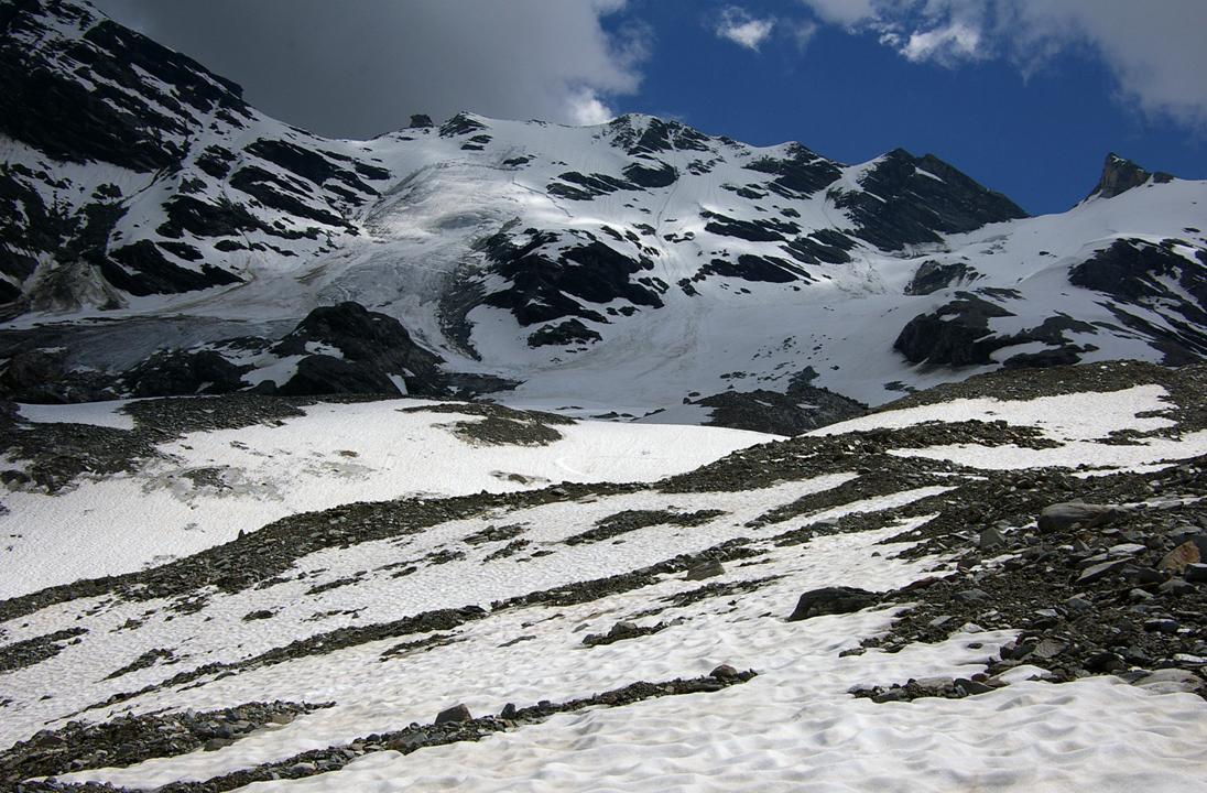 La face est descendue : Très bel itinéraire avec des Z pour passer par les couloirs enneigés. mais au global, les conditions de neige étaient sportives.