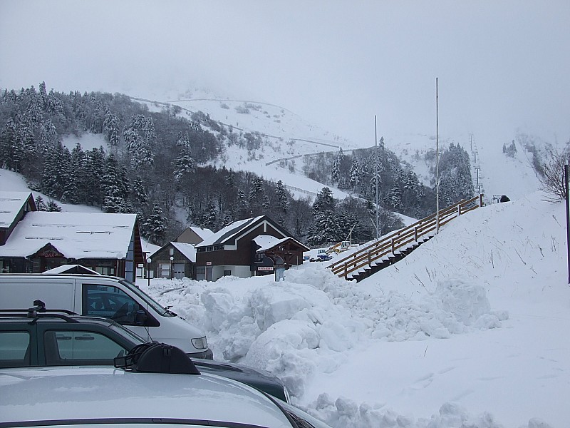 Parking : Sur le parking : déjà plus de 30 cm! avec une jolie ambiance hivernale
