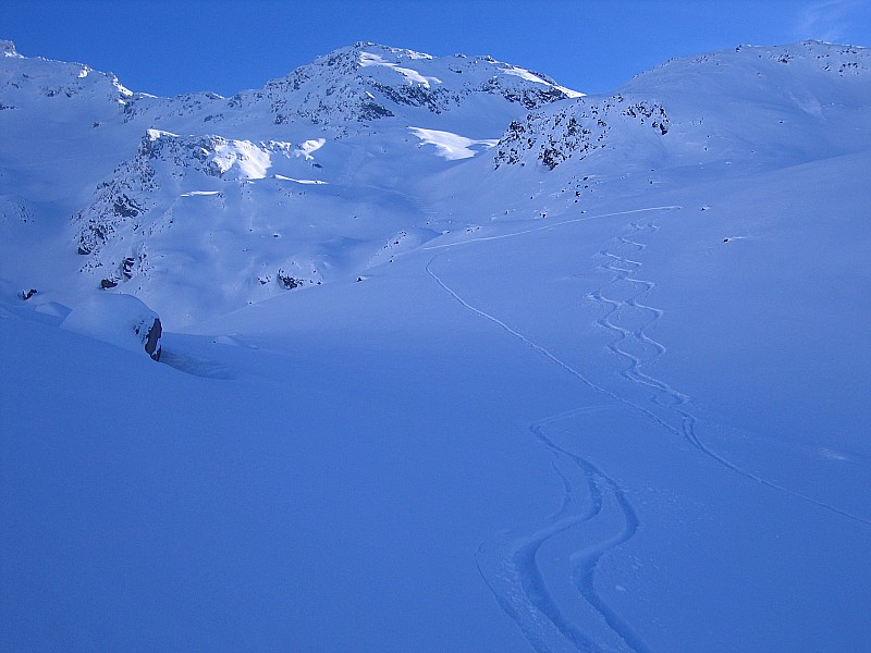 Descente : Ensemble de la descente versant Val Thorens
On apercoit le col du Bouchet en haut à gauche
