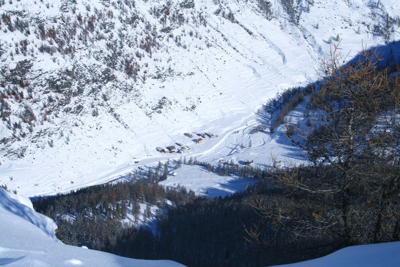 Tout en bas, Valpréveyre : profite du soleil