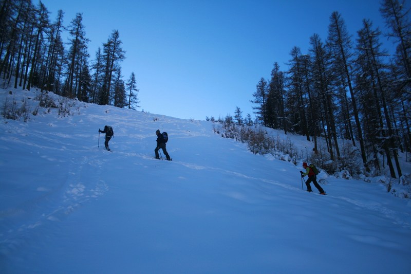 Montée sur les pistes d'Abries : ou le plaisir d'avoir enfin remis les peaux