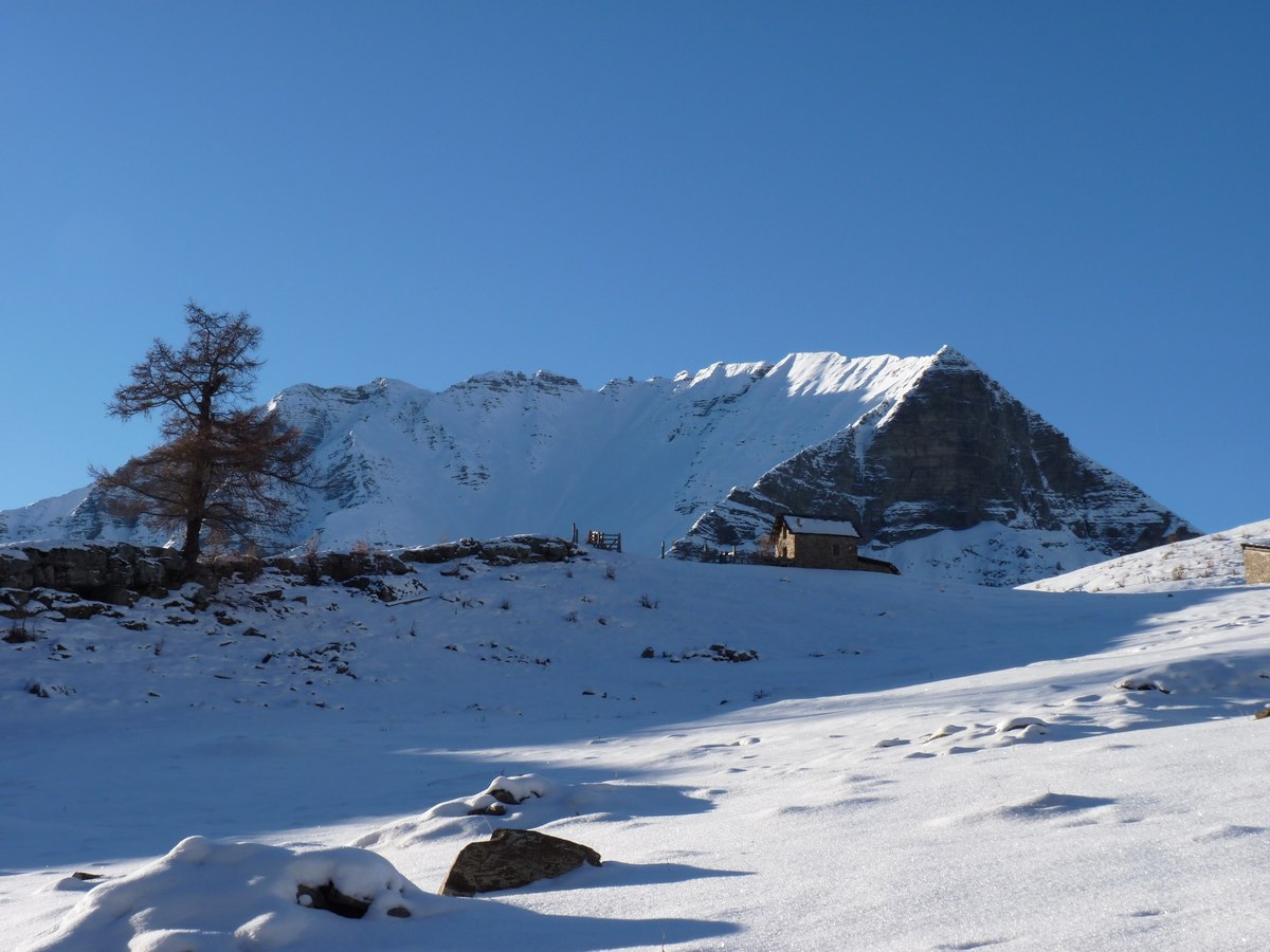 Cabane : du Distroit et vallon du Pelve