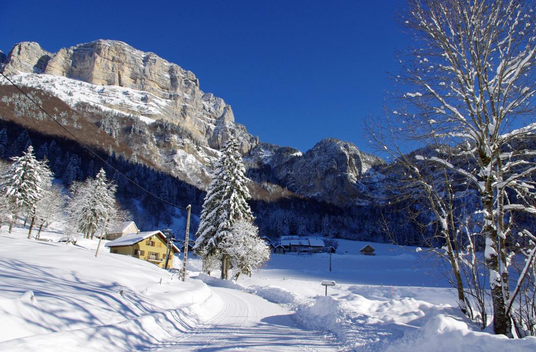 La Plagne "Chartreuse&quo : Tout est calme et volupté. 1 voiture sur le parking. Il n'y a pas foule.