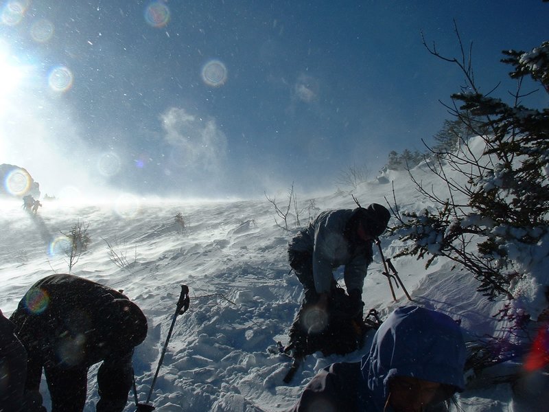 On fait demi-tour : Dans ces conditions, cela peut devenir difficile d'enlever les peaux...