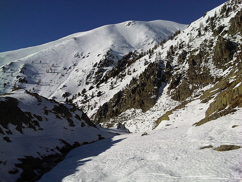 Mont Giraud versant SE : Le Giraud depuis la vacherie à 2045m sur le GR 52