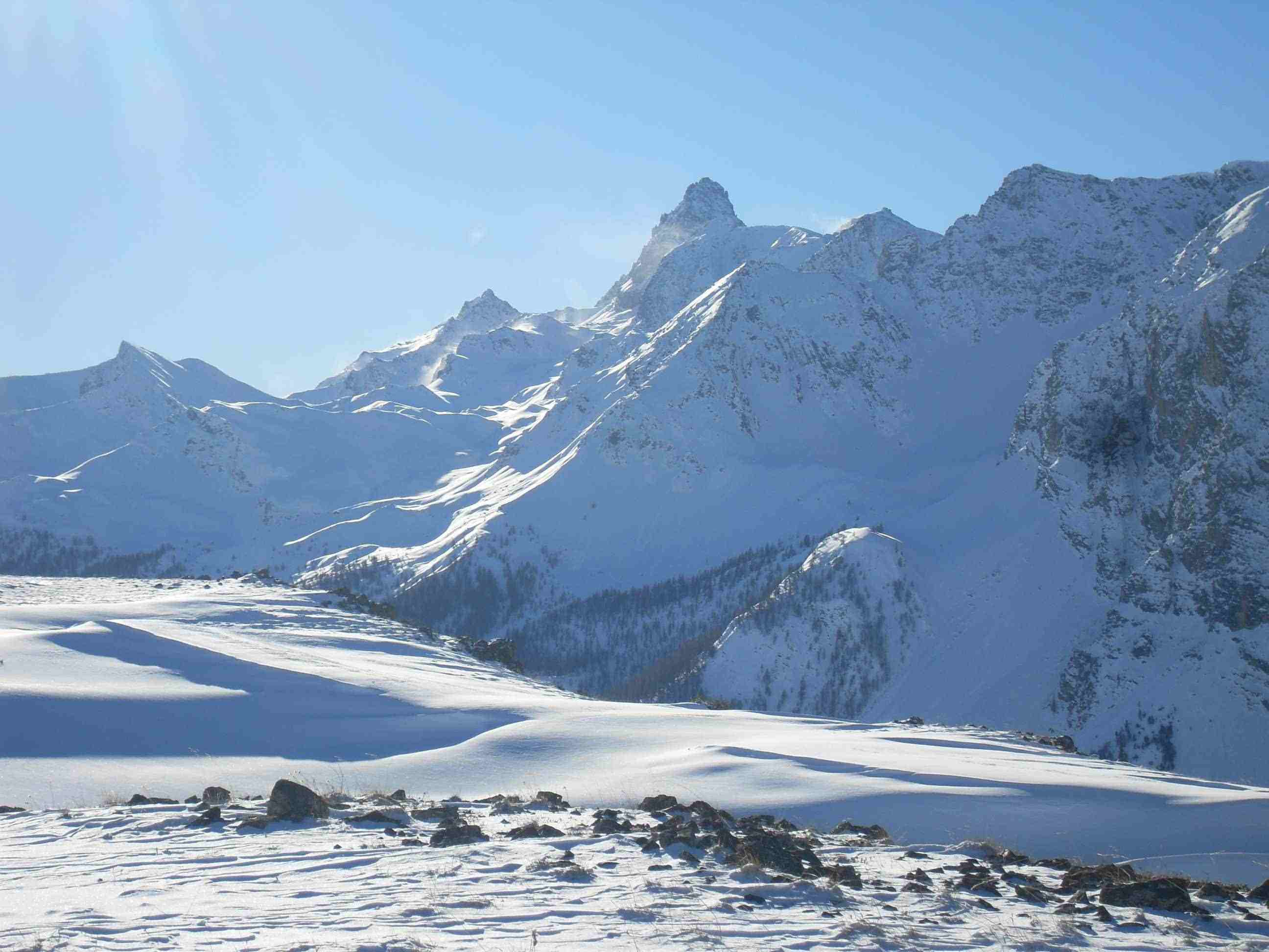 Cime de Saurel : Roche Brune avec un peu de chasse neige
