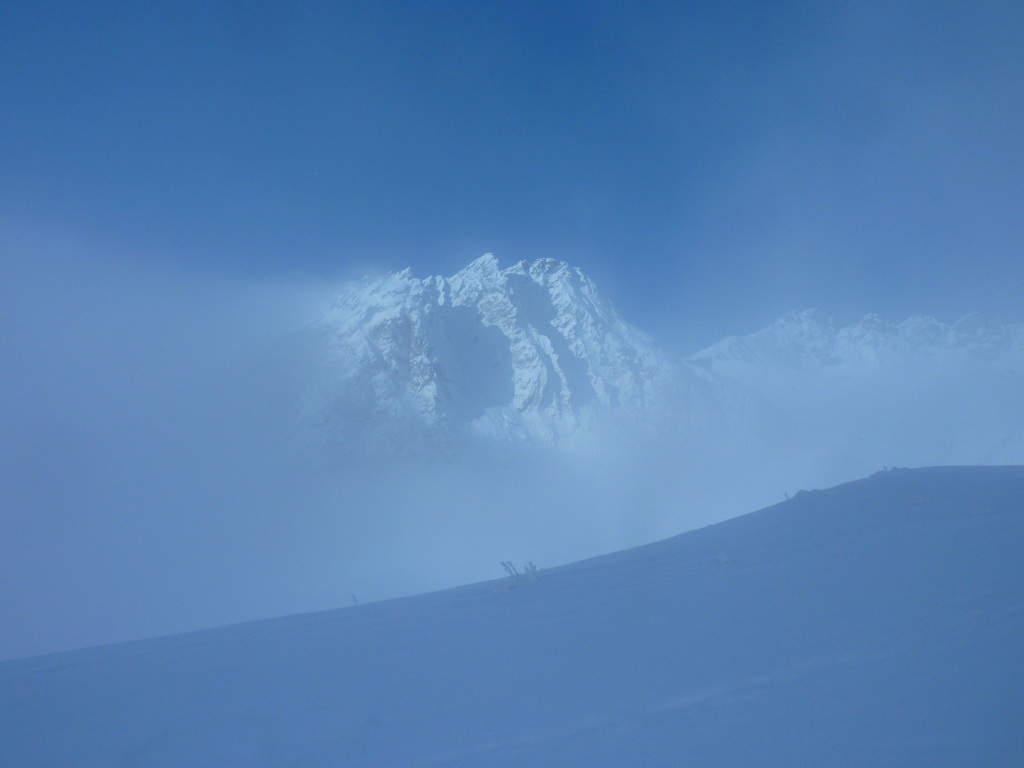 Rocheboc émmerge : Sortie du brouillard vers 2100 m.