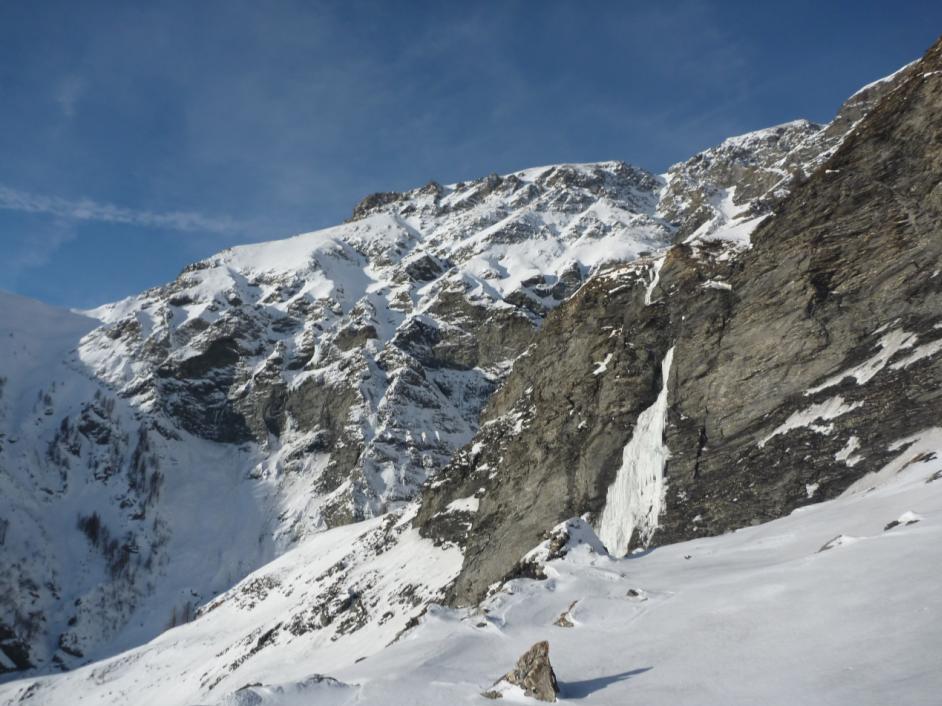 Punta Nera : Cima di Blave, et la sortie de son couloir NE - pas tres rieur comme endroit globalement...