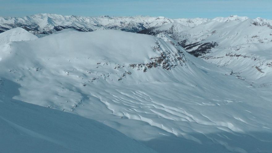 Vallon de Lignin, vue sur le secteur le Foux à G, et les Ecrins au fond au centre