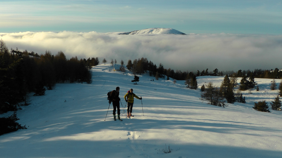 C'est partit dans une ambiance magique au dessus d'une magnifique mer de nuages, Puy de Rent en A/R plan