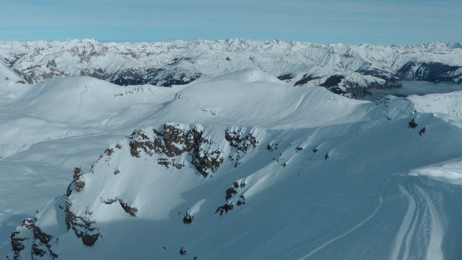 Du sommet vue 360°.... vers le Nord, Viso à G,  Tenibre et Gd Cimon au centre